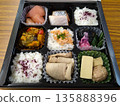 多彩的午餐盒 135888396