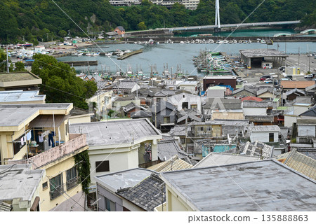 【和歌山縣和歌山市】西賀崎村和漁港景色 135888863