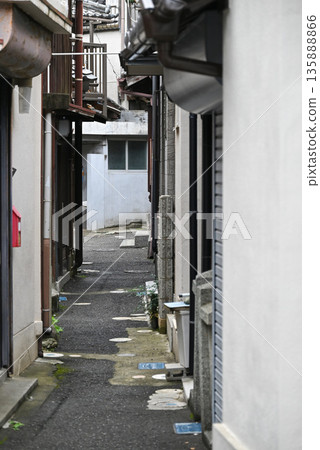 [Wakayama City, Wakayama Prefecture] The narrow alleys of the fishing village of Saikazaki 135888866