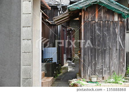 [Wakayama City, Wakayama Prefecture] The narrow alleys of the fishing village of Saikazaki 135888868