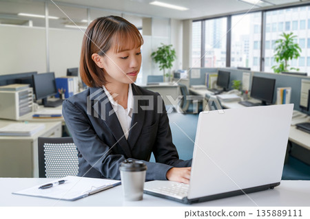 Business woman doing work 135889111