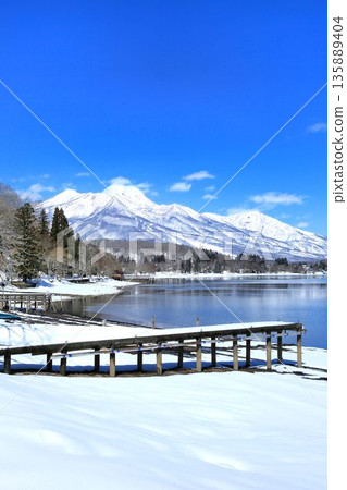 Lake Nojiri and Mt. Myoko in winter 135889404