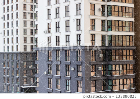 Silent snowfall meets city walls, Quiet snow blankets contemporary building exteriors Silent snowfall meets city walls, Quiet snow blankets contemporary building exteriors 135890825