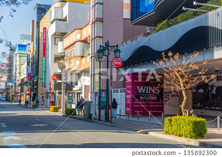 立川都市景觀南出口鈴蘭街 WINS 投注櫃檯 135892300