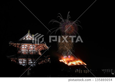 Mount Wakakusa in Nara: Mountain burning and fireworks 135893054