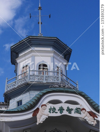 A masterpiece of Meiji era architecture that stands out against the blue sky Former Kaichi School Building 2015.01 Matsumoto City, Japan 135893279