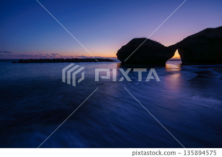 在海上日落 在海上日落 135894575