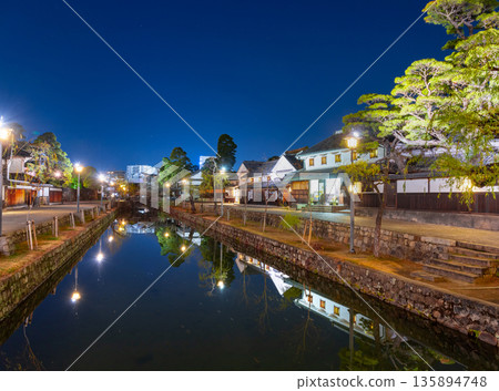 岡山縣倉敷市：倉敷美觀歷史街區街景（夜景） 135894748