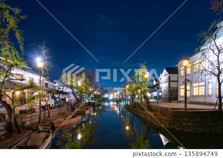 岡山縣倉敷市:倉敷美觀歷史街區街景(夜景) 岡山縣倉敷市:倉敷美觀歷史街區街景(夜景) 135894749