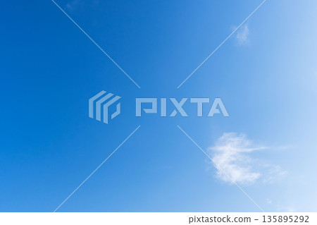 初冬的天空 藍天白雲 02 135895292