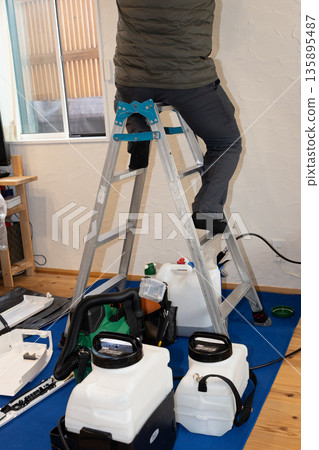 空調清洗過程中拆卸與保護零件之後 135895487