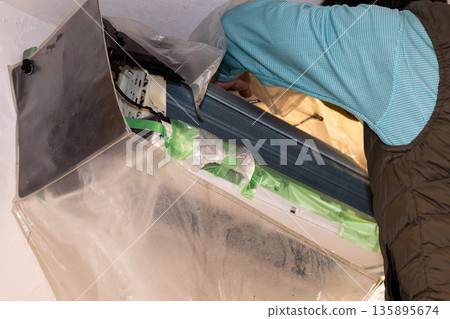 空調清洗過程中拆卸與保護零件之後 135895674