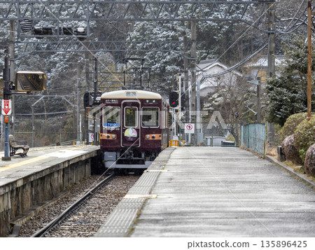7200 series train entering Myokenguchi Station on the Nose Electric Railway's Myoken Line in winter 7200 series train entering Myokenguchi Station on the Nose Electric Railway's Myoken Line in winter 135896425