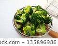 Boiled broccoli 135896986