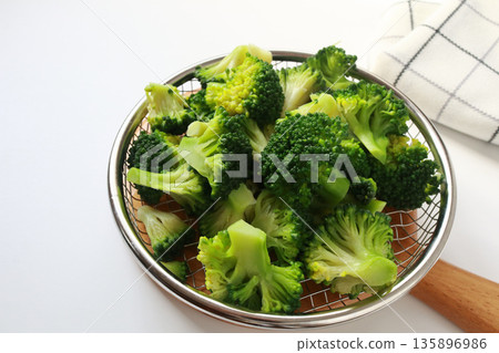 煮西蘭花 135896986