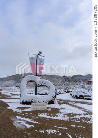 Snow-covered Welcome Gate at Gifu World Rose Garden, entrance to the park in winter Snow-covered Welcome Gate at Gifu World Rose Garden, entrance to the park in winter 135897206