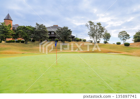 九州長崎市海洋宮高爾夫俱樂部9號長洞果嶺 135897741