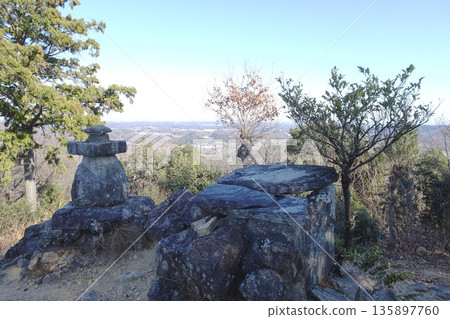 Saitama Prefecture: Mt. Ishimori / A mountaintop with a shrine against the horizon [Outer Chichibu Seven Peaks Traverse Hiking Course] Ogawamachi 135897760