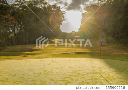 九州長崎市海洋宮高爾夫俱樂部2號短洞果嶺 135900216