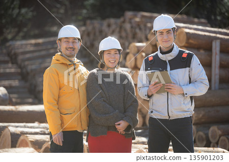 A client inspects the timber and building materials used to build a custom-built home. 135901203