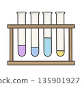 圖中展示了多個裝滿彩色液體的試管 135901927