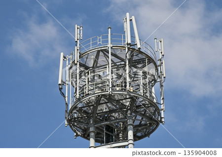 Next-generation communication image Communication image (radio tower: base station) Next-generation communication image Communication image (radio tower: base station) 135904008