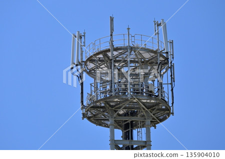 Next-generation communication image Communication image (radio tower: base station) 135904010
