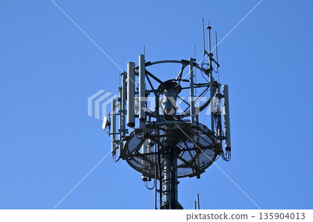 Next-generation communication image Communication image (radio tower: base station) Next-generation communication image Communication image (radio tower: base station) 135904013