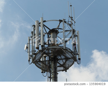 Next-generation communication image Communication image (radio tower: base station) 135904019