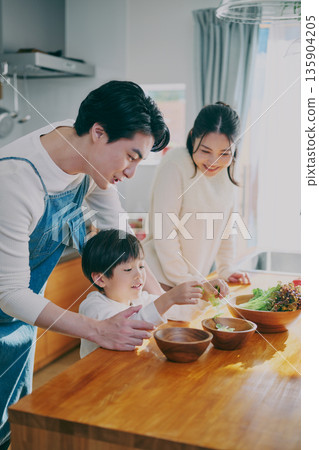 Parents who cook in the kitchen 135904205