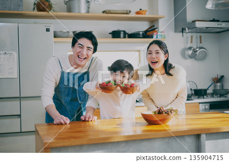 Parents who cook in the kitchen 135904715