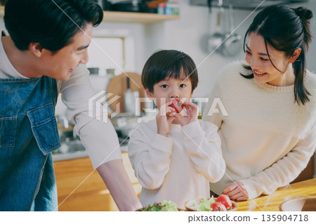 Parents who cook in the kitchen Parents who cook in the kitchen 135904718