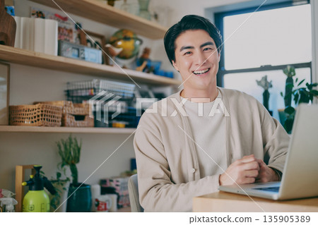 在遠程工作的人 135905389