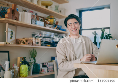 在遠程工作的人 135905390