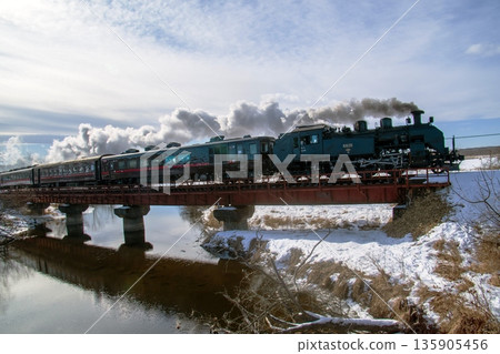 The Steam Locomotive Winter Wetlands crosses the Arekinai River The Steam Locomotive Winter Wetlands crosses the Arekinai River 135905456