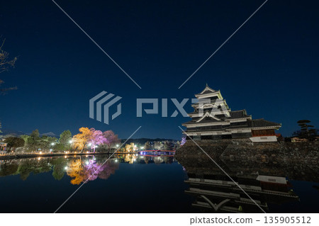 [Night view material] Matsumoto Castle on a clear winter day in the moonlight [Nagano Prefecture] 135905512