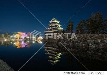 [Night view material] Matsumoto Castle on a clear winter day in the moonlight [Nagano Prefecture] 135905515