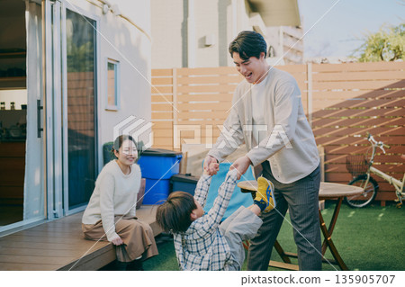 花園家庭聚會 花園家庭聚會 135905707