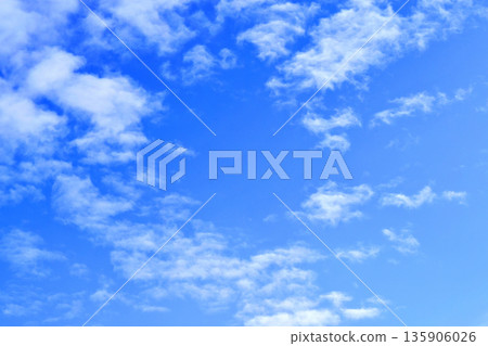 清爽的藍天自由空間圖像（修復照片） 135906026