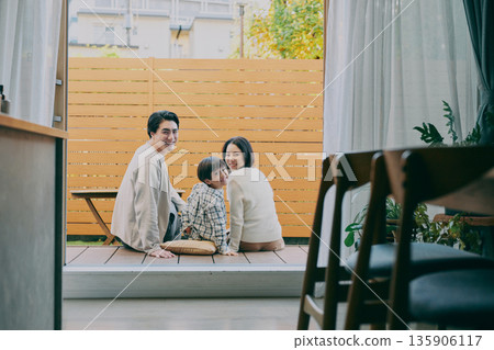 一個輕鬆的家庭在邊緣 一個輕鬆的家庭在邊緣 135906117