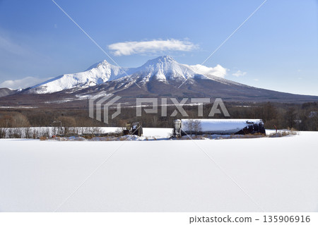 Photographing the snowy scenery of Mt. Komagatake in Mori Town, Hokkaido in winter 135906916