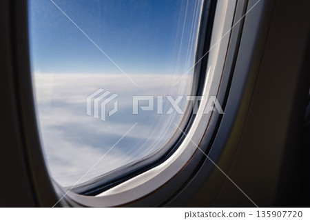 從飛機窗口看天空 從飛機窗口看天空 135907720