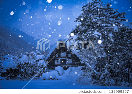 Snow falling Shirakawa Town Snow falling Shirakawa Town 135909367