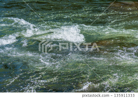 Autumn River: Clear streams bathed in autumn sunlight 128 135911333