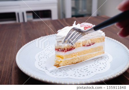 Eating shortcake: A luxurious time 135911848