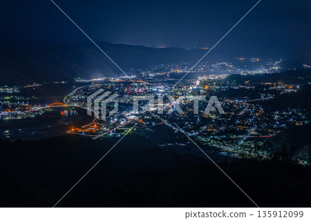日本廣島縣三好市粟屋町高谷山展望台夜景 135912099