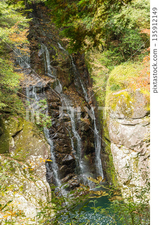 日本廣島縣山形郡秋田町三段峽及其姊妹瀑布及秋葉 135912149