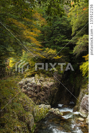 Rock walls and autumn foliage at Tatsunokuchi Gorge in Sandankyo, a gorge in Akiota Town, Yamagata County, Hiroshima Prefecture, Japan Rock walls and autumn foliage at Tatsunokuchi Gorge in Sandankyo, a gorge in Akiota Town, Yamagata County, Hiroshima Prefecture, Japan 135912156
