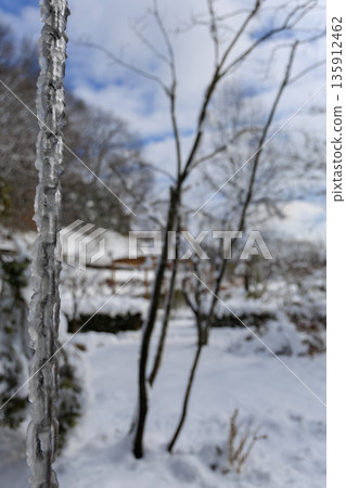 Winter scenery of frozen gutter chains and blue sky at Gifu World Rose Garden Winter scenery of frozen gutter chains and blue sky at Gifu World Rose Garden 135912462