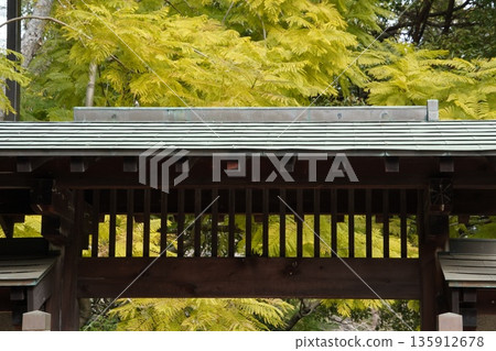 The gate of Sarue Onshi Park 135912678